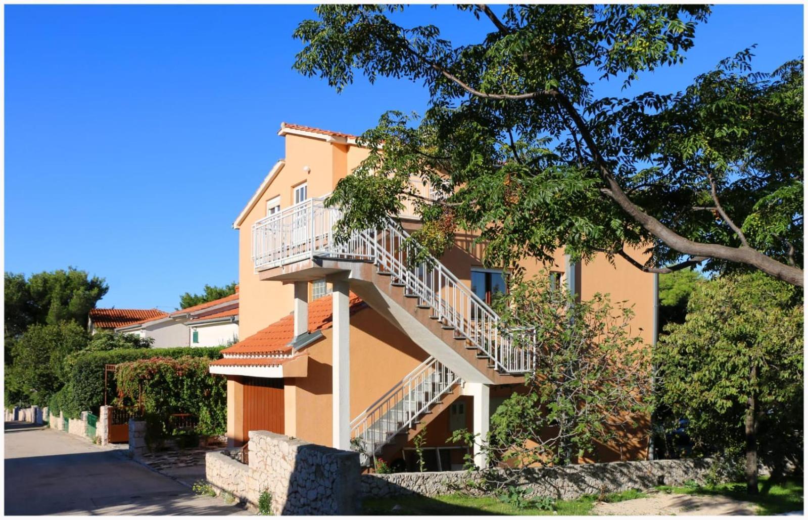 Apartments Bilo Near Primošten Cameră foto